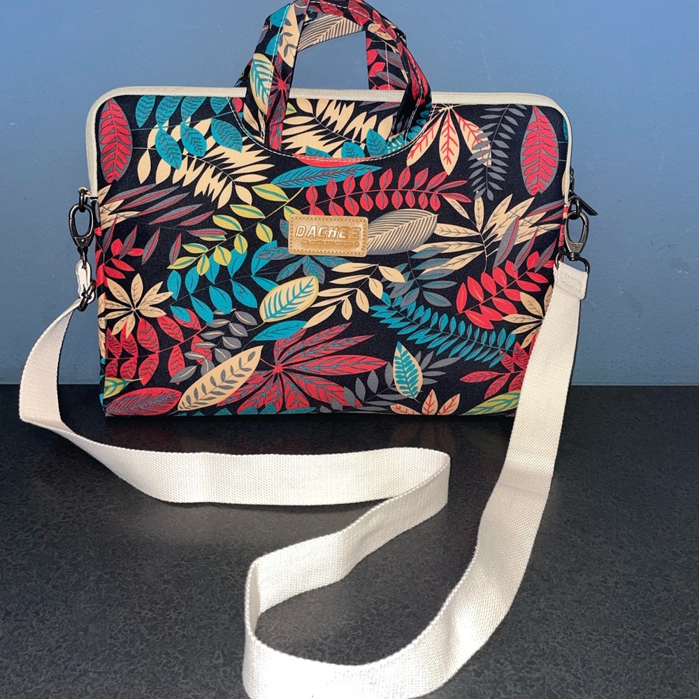 Dachee leaves laptop messenger bag
